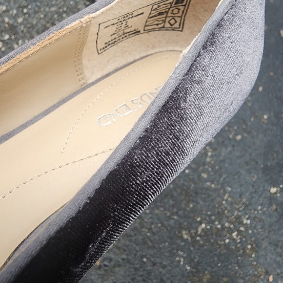 Lands End Pointed Toe Velvet grey flats - Picture 2 of 3